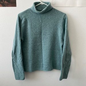 VINTAGE BLUE TURTLENECK